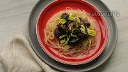 Фото рецепта Жареные грибы шиитаке с фунчозой и луком-пореем