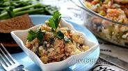 Фото рецепта Салат с варёной форелью, рисом и яйцом