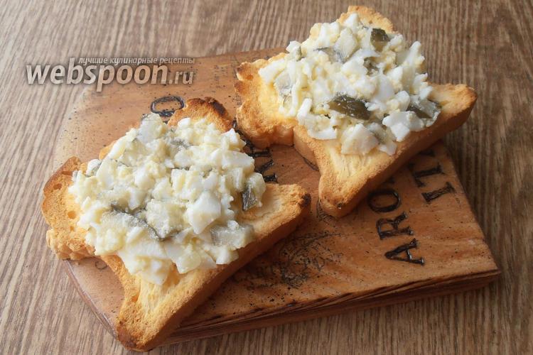 Фото Кето тосты с сыром, яйцами и огурцами