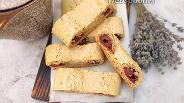 Фото рецепта Песочное нарезное печенье с вишнёвой и белковой начинкой