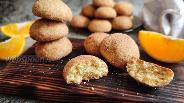 Фото рецепта Песочное печенье с апельсиновой цедрой и коричной шапочкой