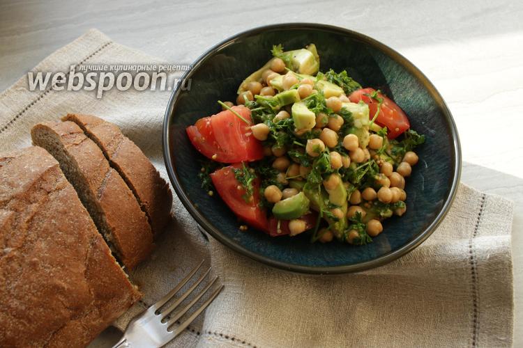 Фото Салат из консервированного нута, кресс-салата и авокадо