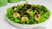 Фото рецепта Зелёный салат с яичными блинчиками