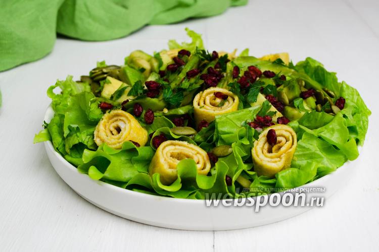 Фото Зелёный салат с яичными блинчиками