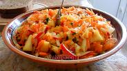 Фото рецепта Острый салат с редисом, репчатым луком и яблоком