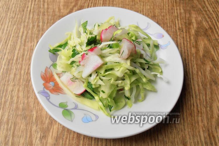 Фото Летний салат с битой редиской