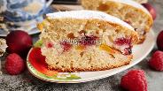 Фото рецепта Пирог на кефире с фруктами и ягодами