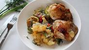 Фото рецепта Куриные бёдра с цветной капустой на сковороде