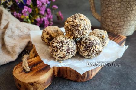 Фото рецепта Конфеты из шоколада с сухофруктами и печеньем