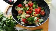 Фото рецепта Сковорода с сосисками и летними овощами