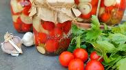 Фото рецепта Консервированные помидоры черри с луком и сладким перцем