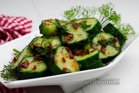 Фото рецепта Малосольные огурцы с мёдом и чесноком