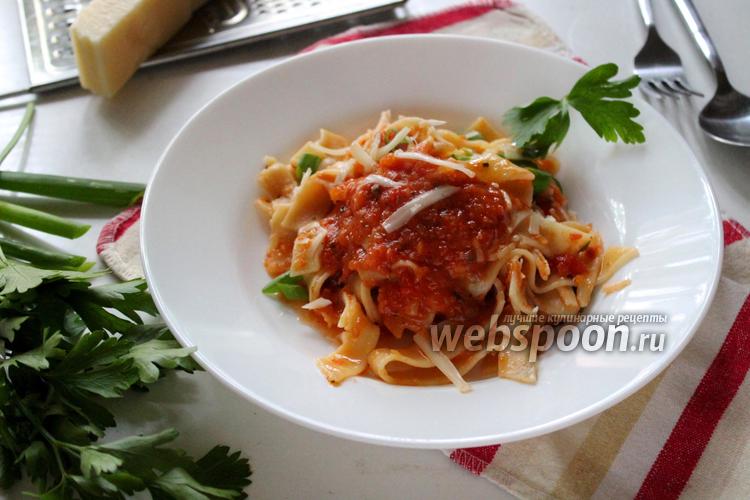 Фото Паста по-итальянски в томатном соусе с каперсами