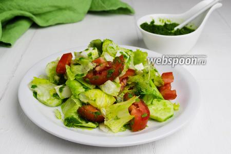 Фото рецепта Салат с чесноком и моцареллой