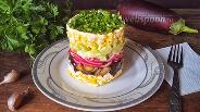 Фото рецепта Слоёный салат из жареных баклажанов с огурцами и яйцами