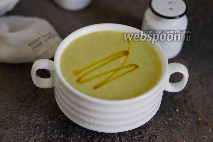Фото Сырный крем суп из брокколи с кабачком 