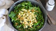 Фото рецепта Зелёный салат с тартаром из кабачка 