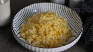 Фото рецепта Отварной рис с яйцом и кукурузой 