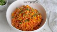 Фото рецепта Рис с томатами и кукурузой на сковороде 