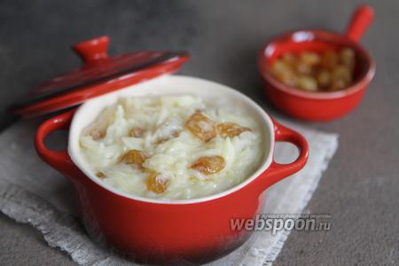 Фото рецепта Молочный суп из вермишели с изюмом 