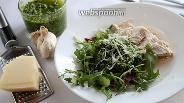 Фото рецепта Салат из рукколы с соусом песто