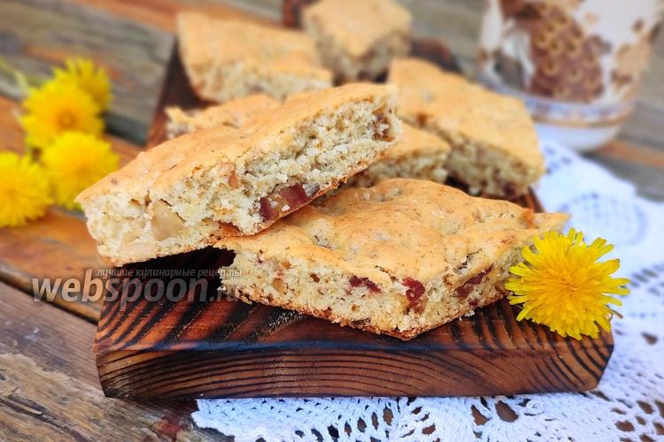 Фото Мягкое нарезное печенье на сливочном масле с орехами и финиками