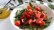 Фото рецепта Салат из рукколы, помидоров и каперсов