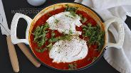 Фото рецепта Яйцо пашот на томатной подушке 