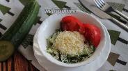 Фото рецепта Салат из огурца с рукколой и сыром